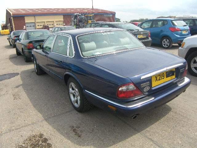 Breaking Jaguar XJ8, XJ8 AUTO Secondhand Parts 