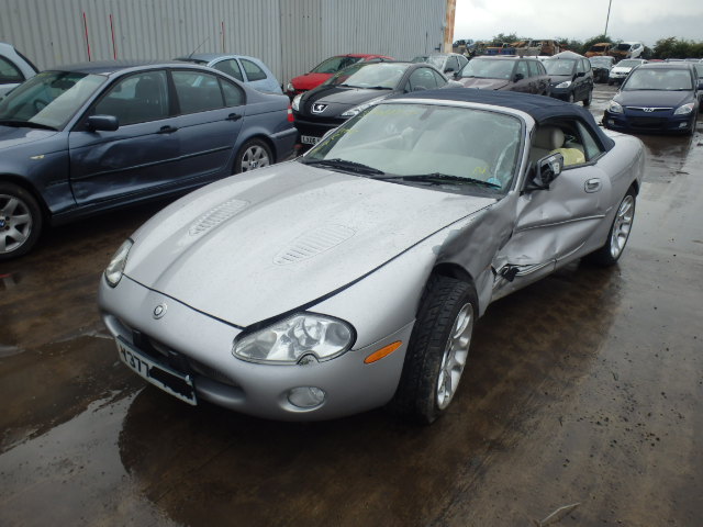 2001 JAGUAR XKR AUTO 