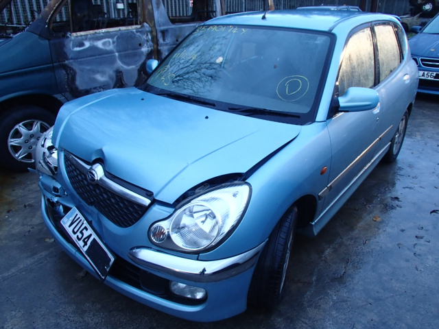Buy 2004 DAIHATSU SIRION F-S Car Parts