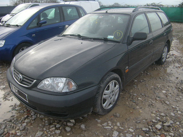 2002 TOYOTA AVENSIS GS 